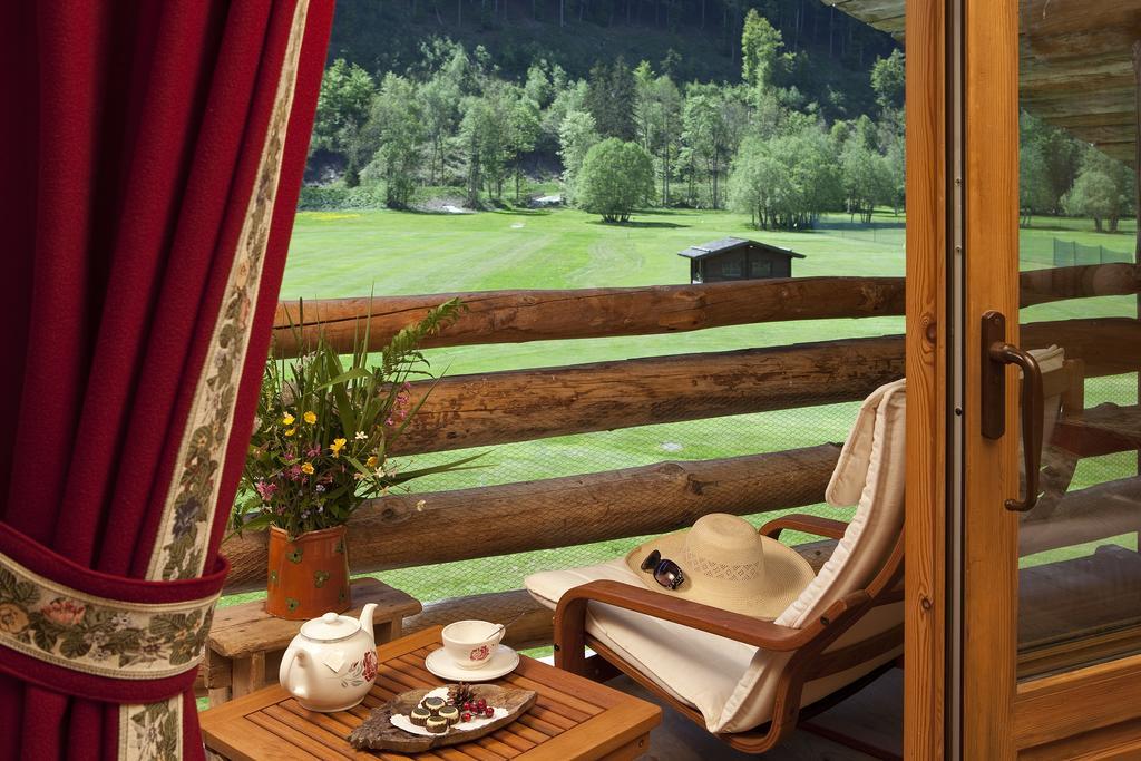 Chalet-Hotel Les Fermes De Pierre & Anna Le Grand-Bornand Room photo